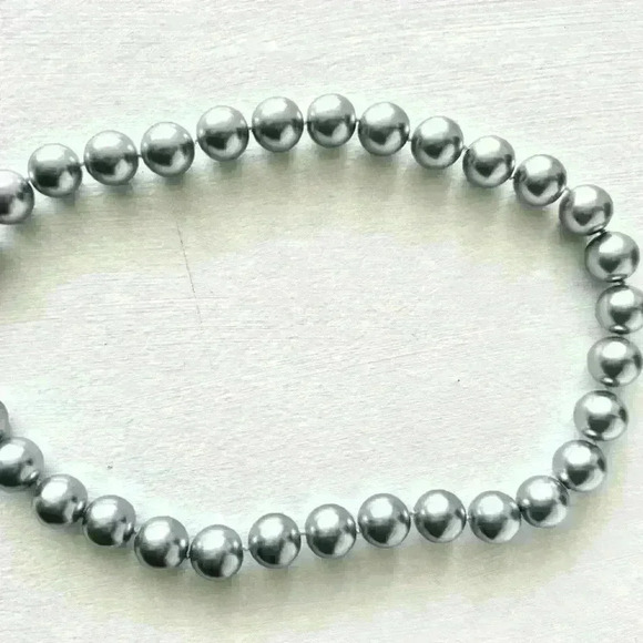 Jewelry - Silver beads necklace